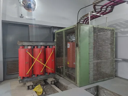 Celda de transformador seco encapsulado con enrejado de seguridad
